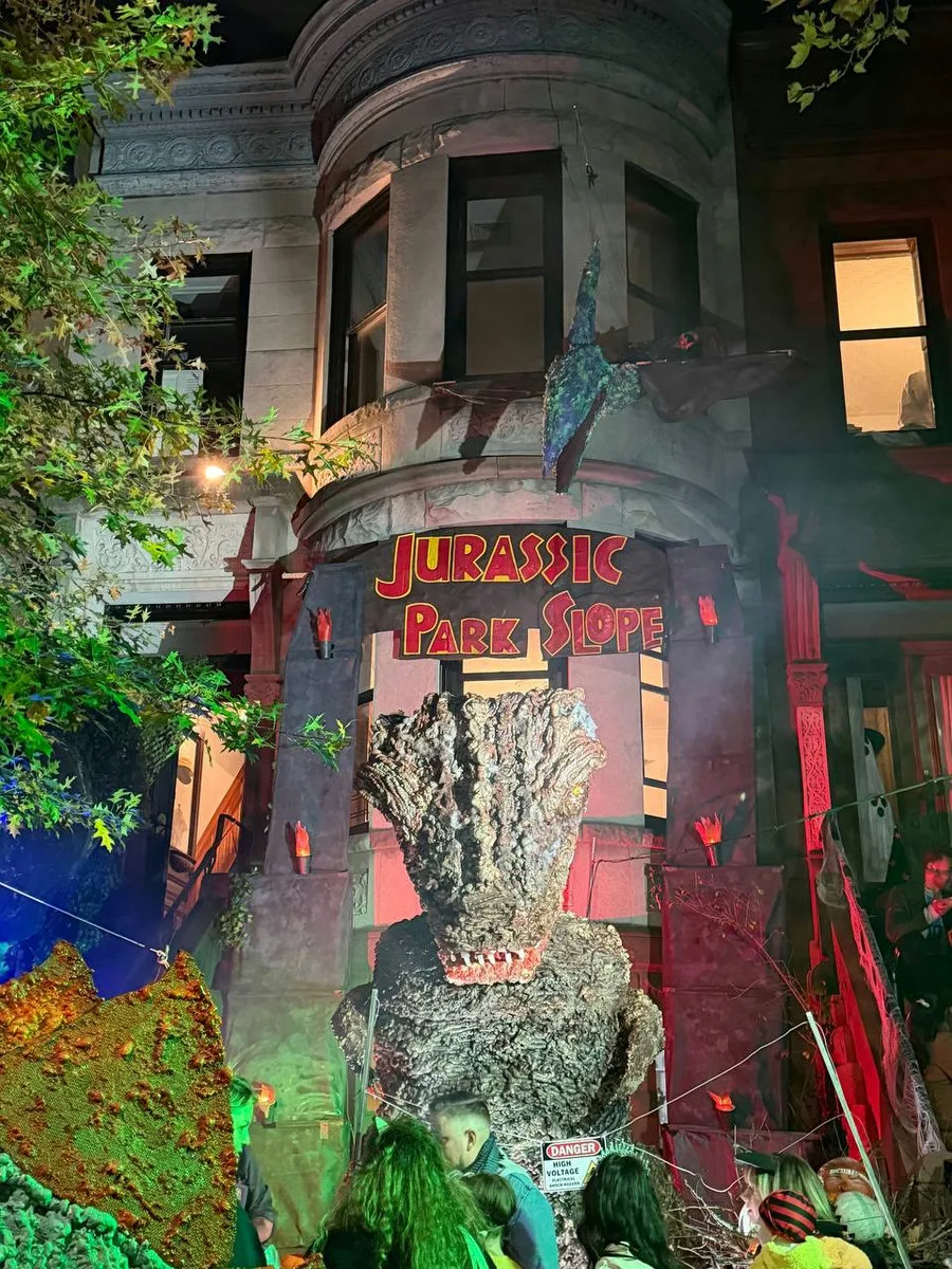 Jurassic Park Slope house decoration with giant dinosaur head